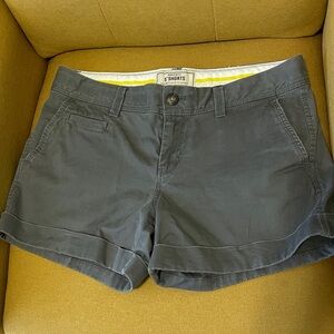 Old Navy Women's Charcoal Rolled-Hem Chino Shorts